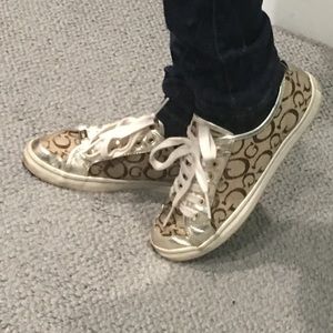 Guess tennis shoes